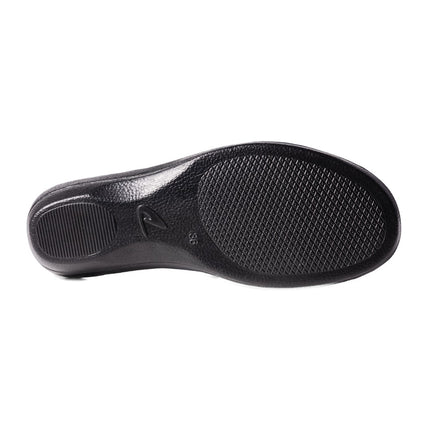 Black non-slip textured outsole of BELSTA The Midnight Slippers women's slipper
